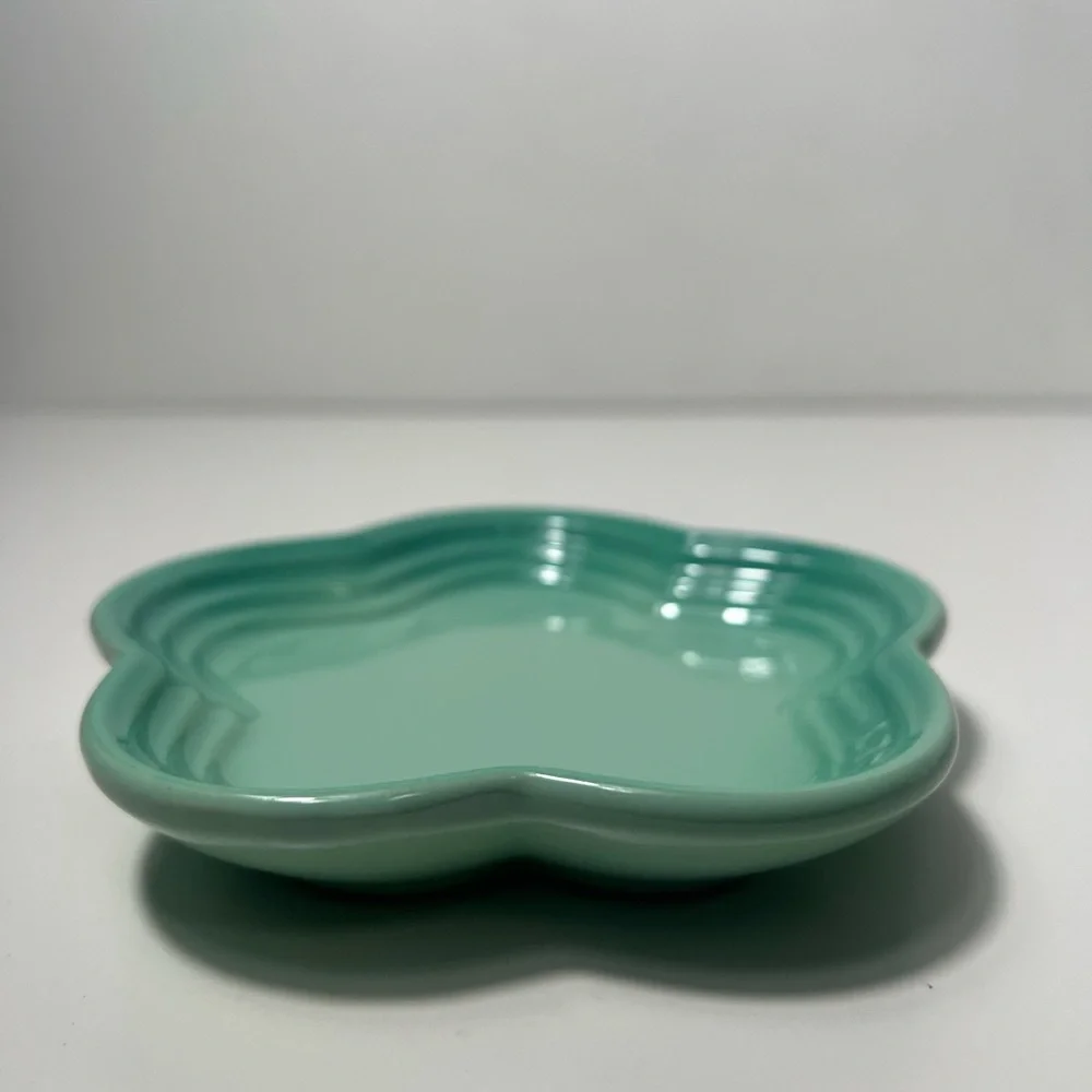 Le Creuset Stoneware Flower Petal Scalloped Trinket Dish Plate Tray